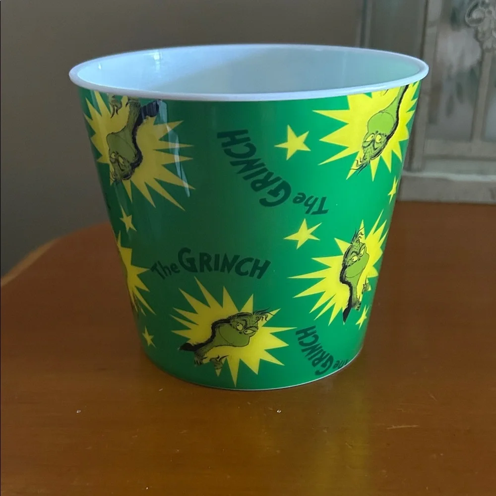 The Grinch Green and Yellow Party Cup